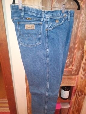 Wrangler Relaxed Fit Blue Denim Jeans